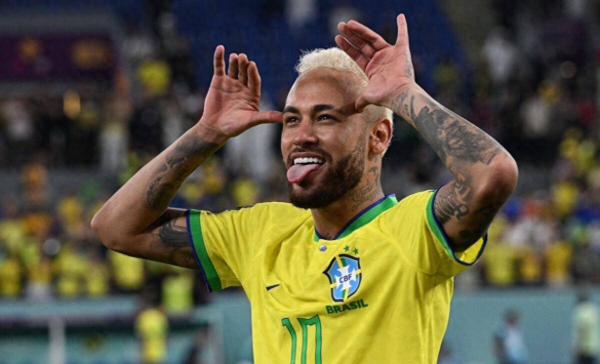 足球球员突破自我，表现堪称完美的简单介绍