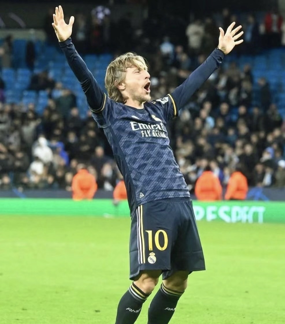 足球球员突破自我，表现堪称完美的简单介绍