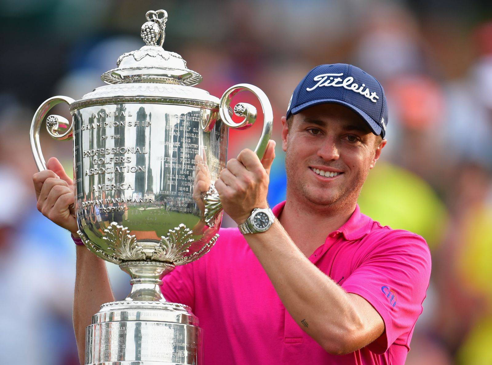 高尔夫再创历史，冠军实至名归的简单介绍